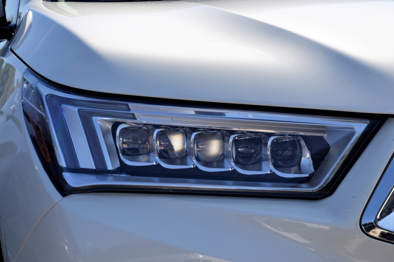 moto-REGUSSE-min_acura-headlamp-2834131